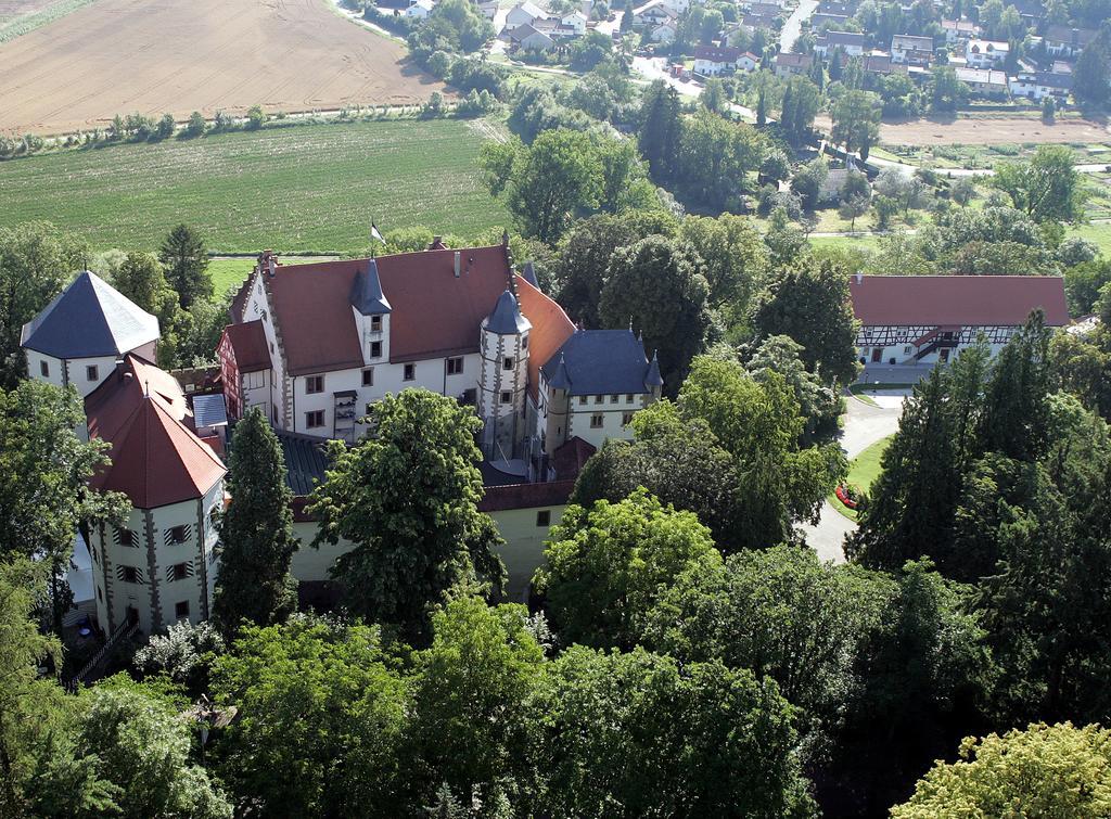 Schlosshotel Gotzenburg Ягстгаузен Екстер'єр фото