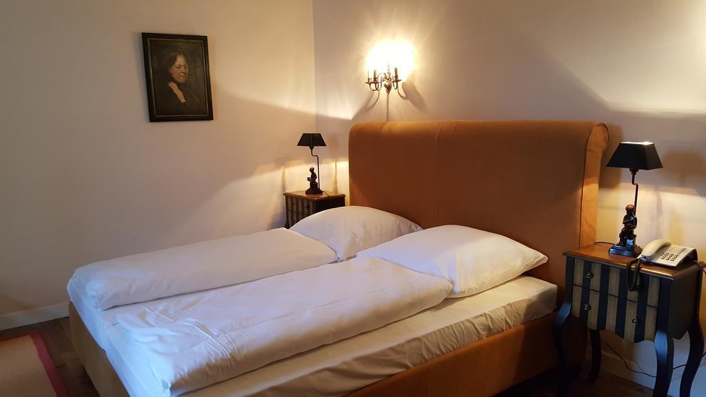 Schlosshotel Gotzenburg Ягстгаузен Екстер'єр фото