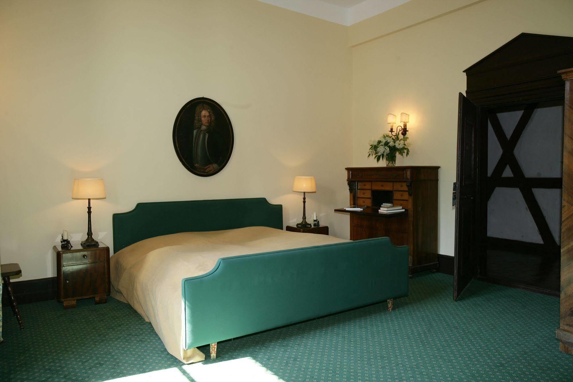 Schlosshotel Gotzenburg Ягстгаузен Екстер'єр фото