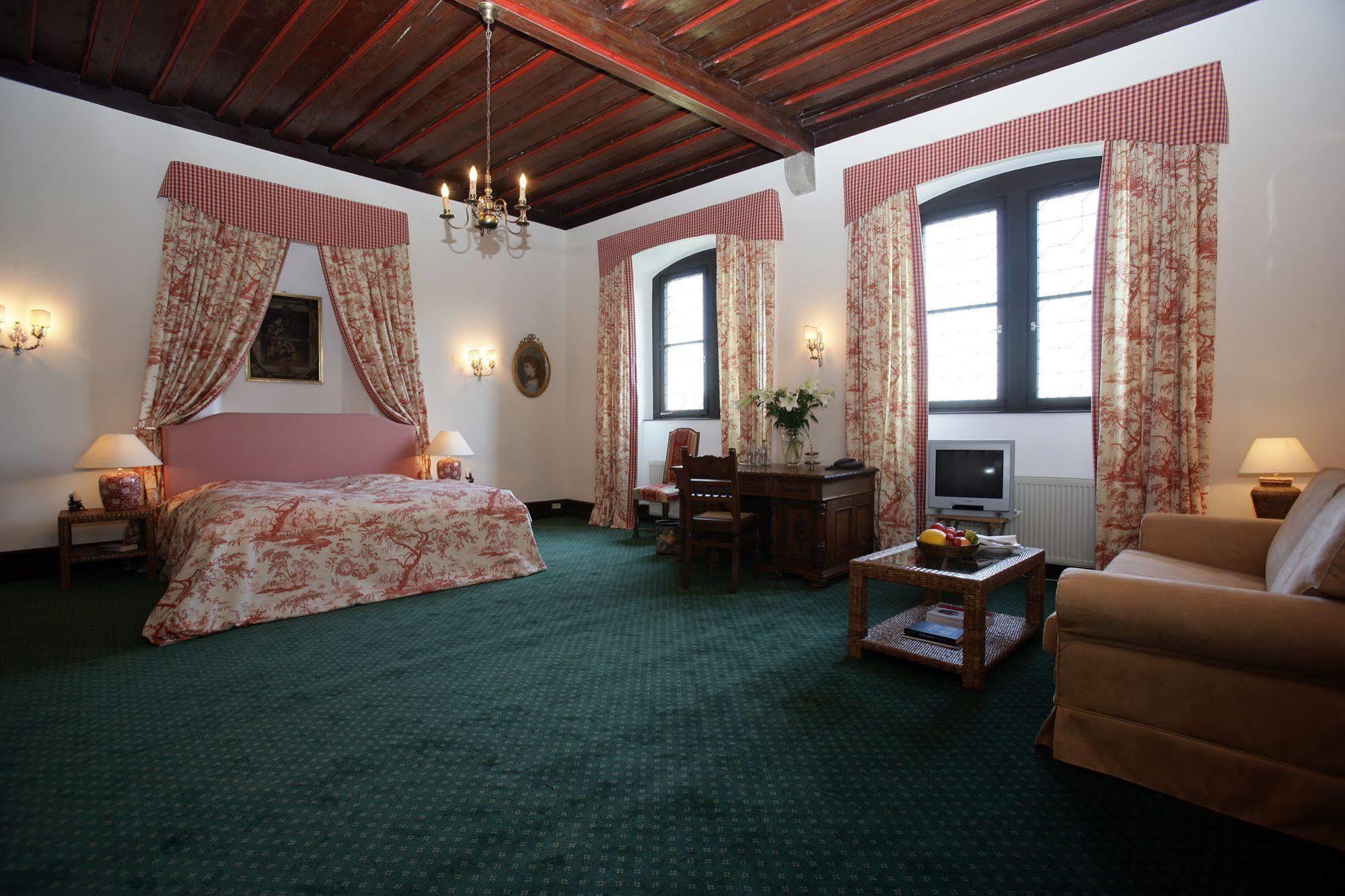 Schlosshotel Gotzenburg Ягстгаузен Екстер'єр фото