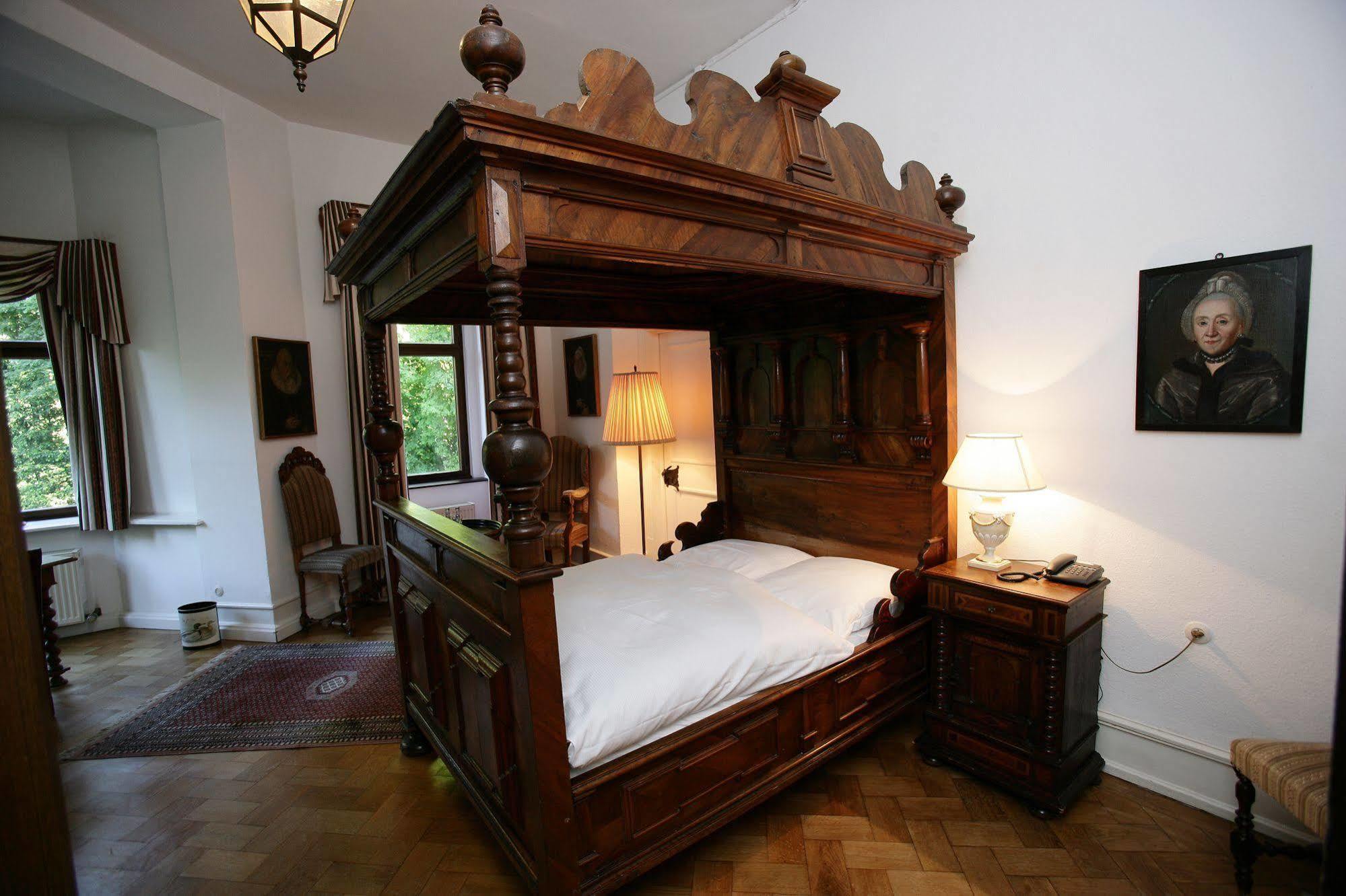 Schlosshotel Gotzenburg Ягстгаузен Екстер'єр фото